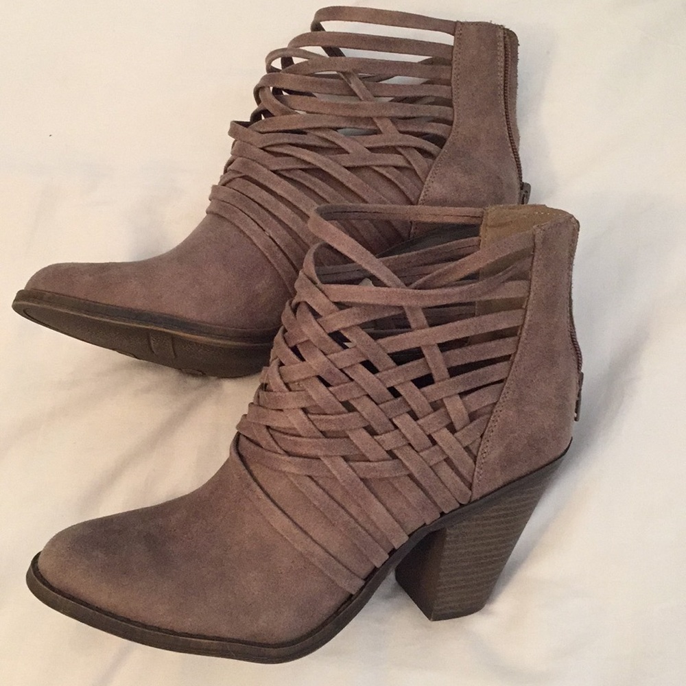 Super cute straps booties. Never worn